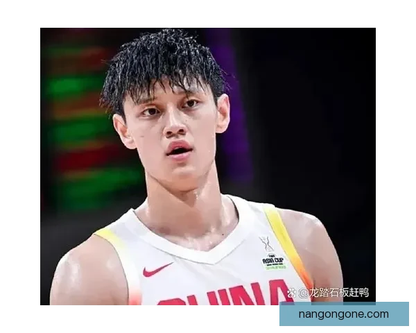 中国男篮成功晋级世界杯八强 展现强大团队实力与个人突破